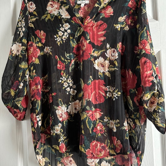 Maurices Tops - Maurices Women Long Sleeve Hi-Lo Black Gold Specks Red Floral Top Size M EUC